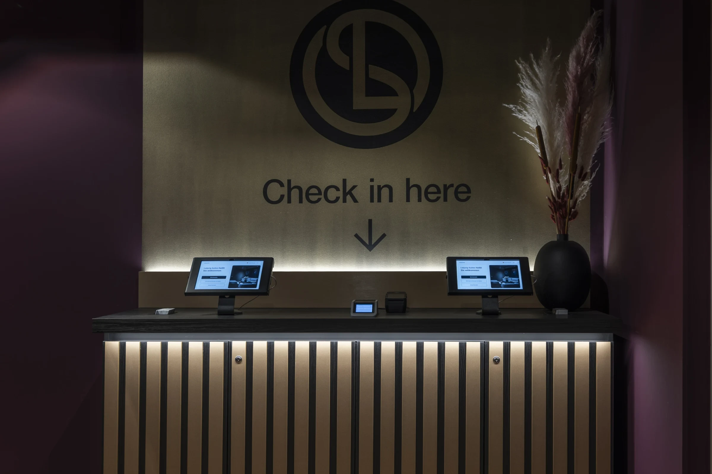 Leipzig Suites Check-in Counter